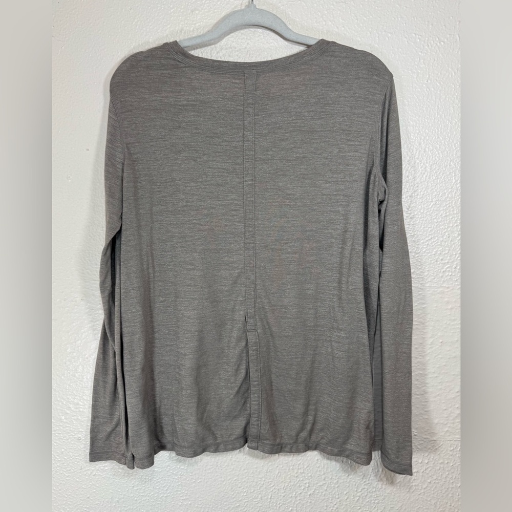 Athleta Shimmer Long Sleeve Lightweight Stretchy Shirt Women’s Size Medium - Picture 10 of 13